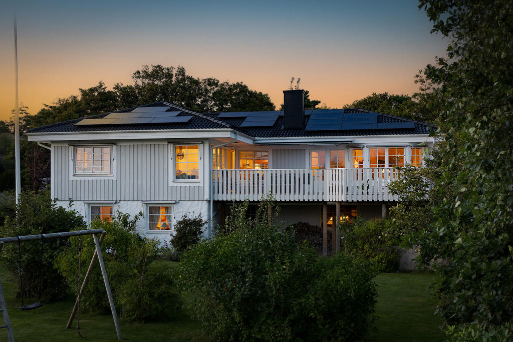 Huset inbäddat i grönska