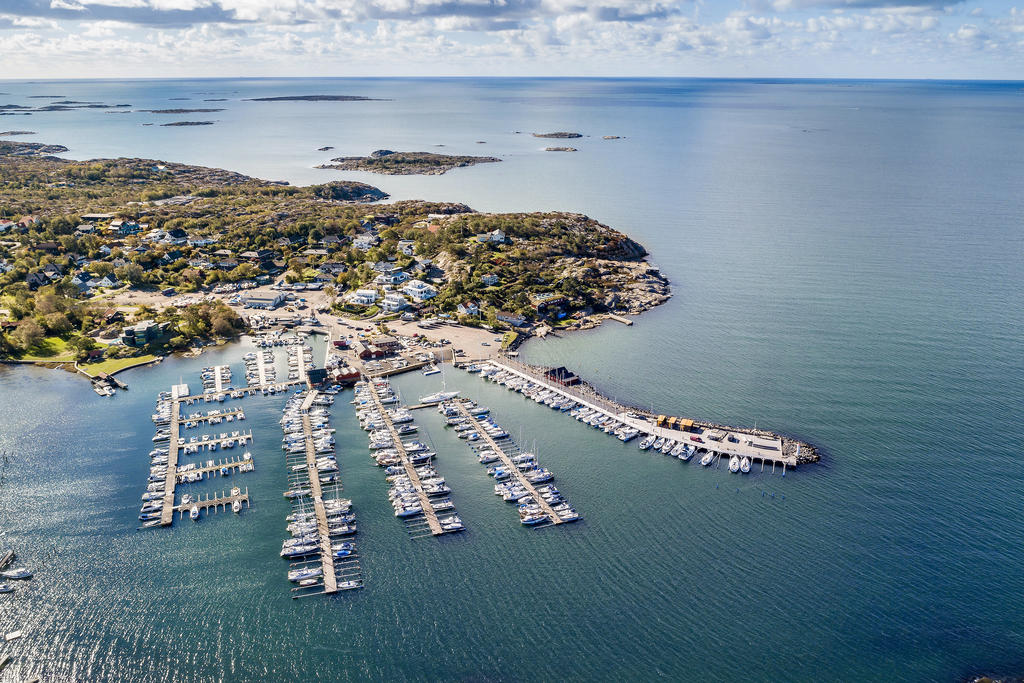 Härliga Kullaviks hamn med sommarrestaurangen PIR