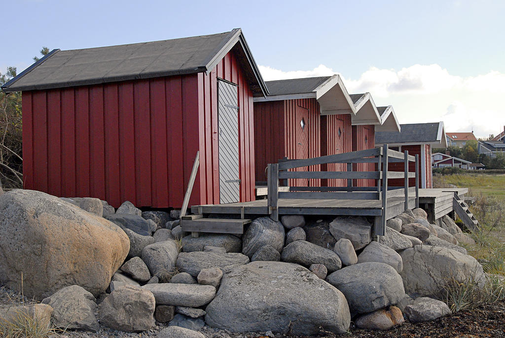 Mysiga sjöbodar i Kullsvik