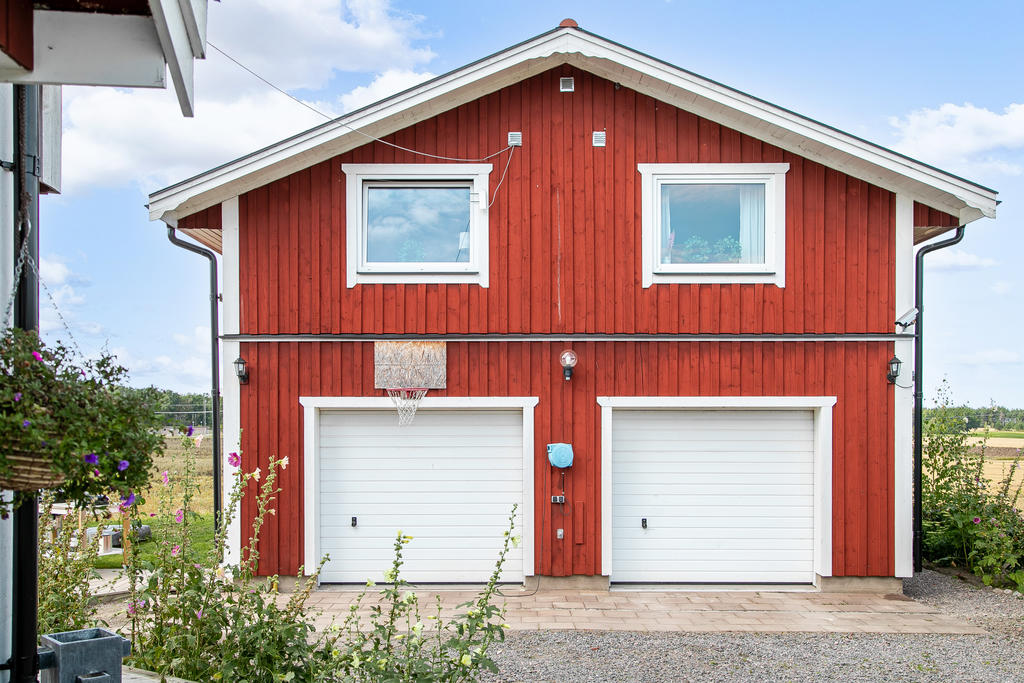 Garage med lägenhet