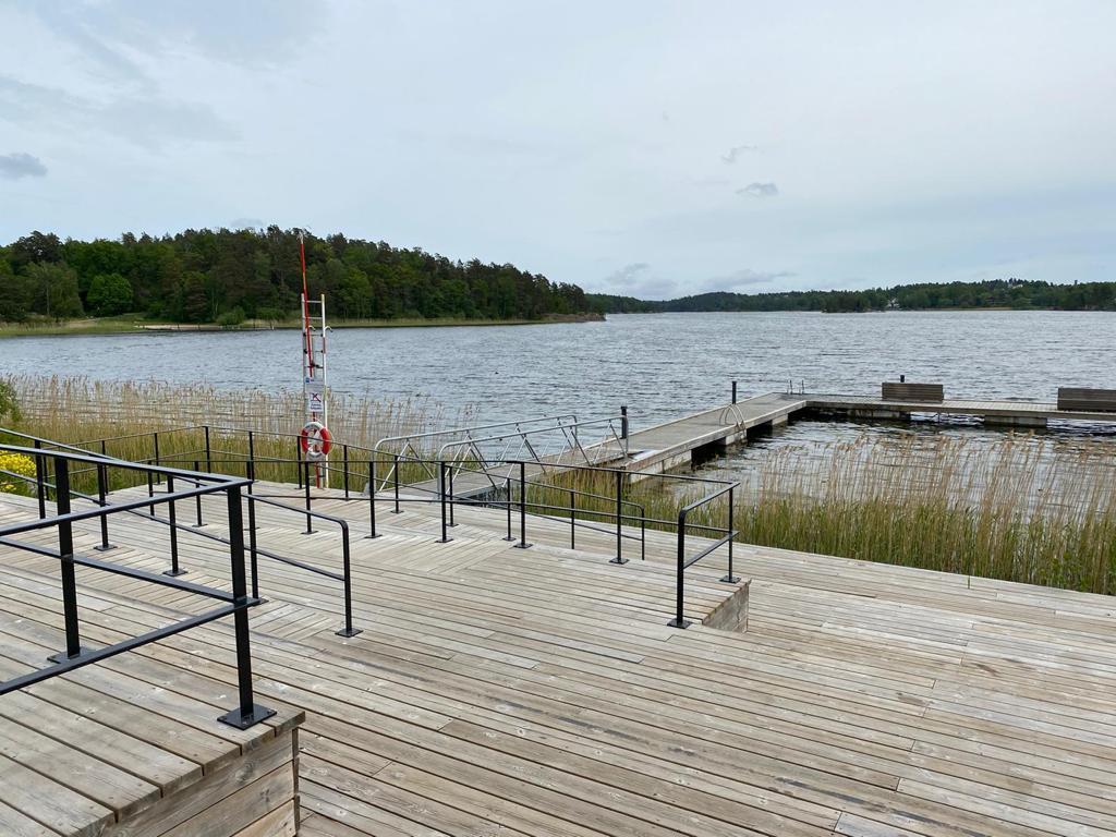 Bo med fina badbryggor i Sköndal