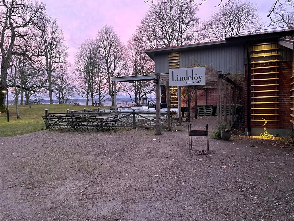 Restaurang i närliggande Gräfsnäs slottspark 