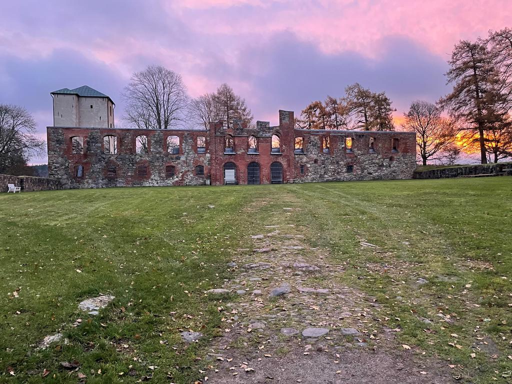 Slottsruin i närliggande Gräfsnäs slottspark 