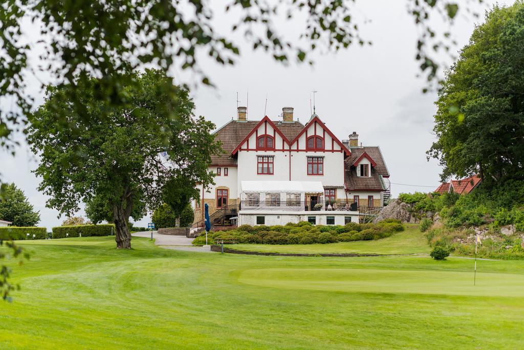 Marks Golfklubb med 9- samt 18-hålsbana.