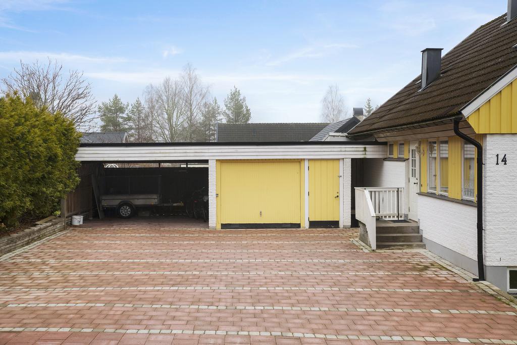 Garage/Carport 