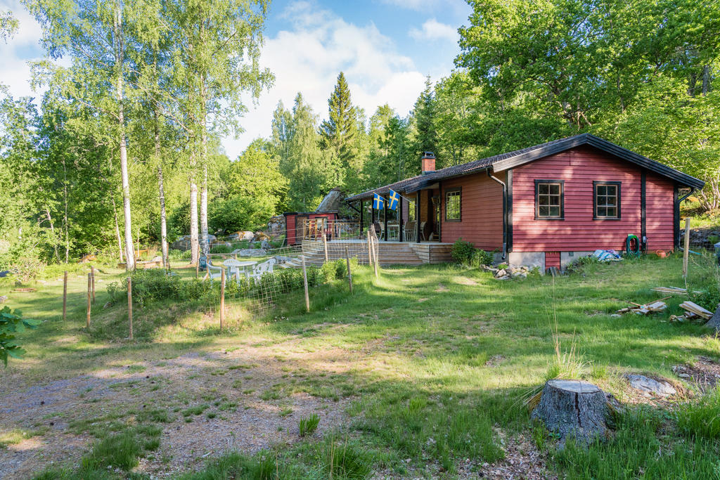 Sköldensväg 9 - Bersån har skyddande staket när den är under uppbyggnad