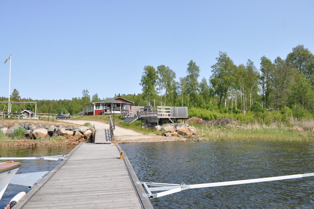 Föreningens stuga och badtunna.