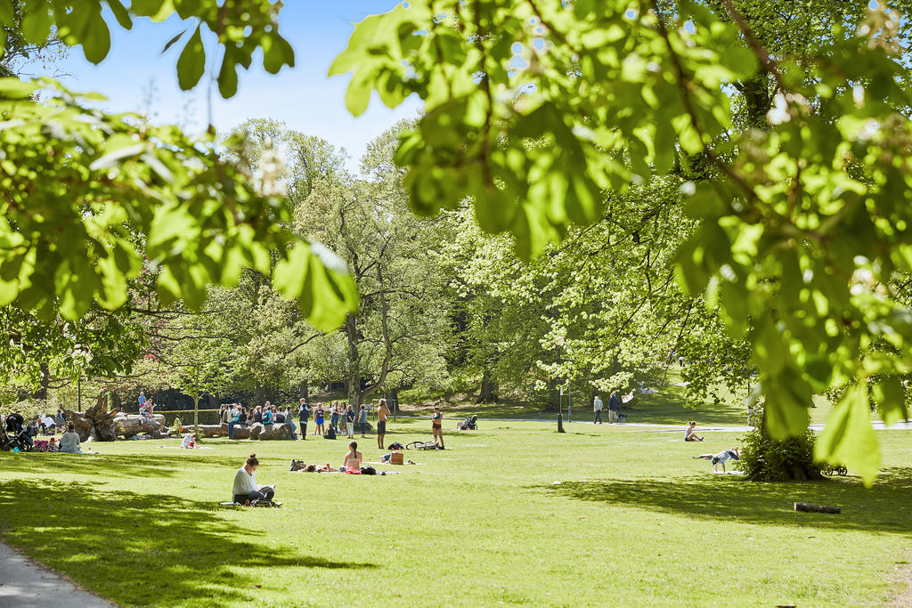 Närheten till både Göteborgs centrala delar, till Slottskogen och till havet är slående.