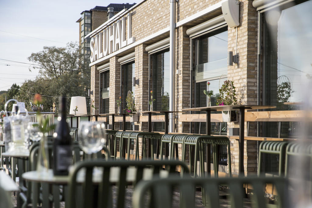 En kort promenad bort hittas Kvillebäcken och dess utbud med bl.a Saluhall och många fina restauranger