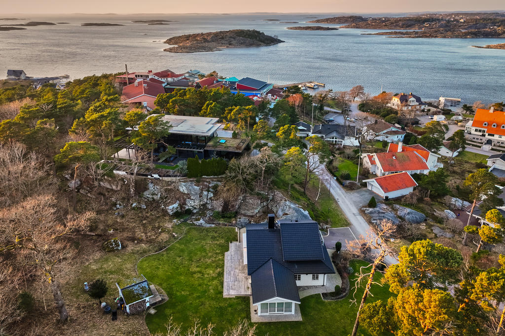 Högt fritt läge med havet på badrocksavstånd