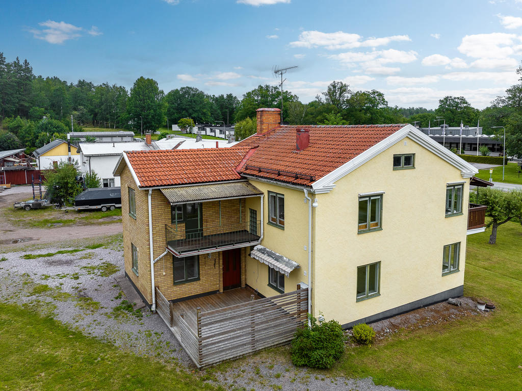 Med veranda i anslutning till huset