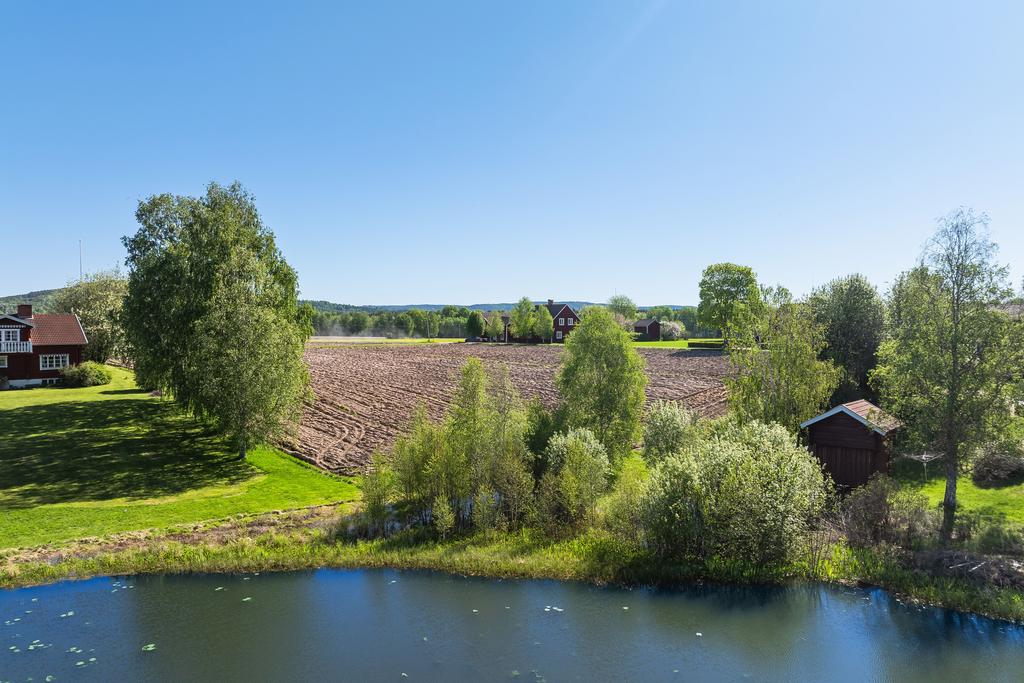 Till Leksands centrum har ni inte långt och för den hurtiga går det att cykla in.