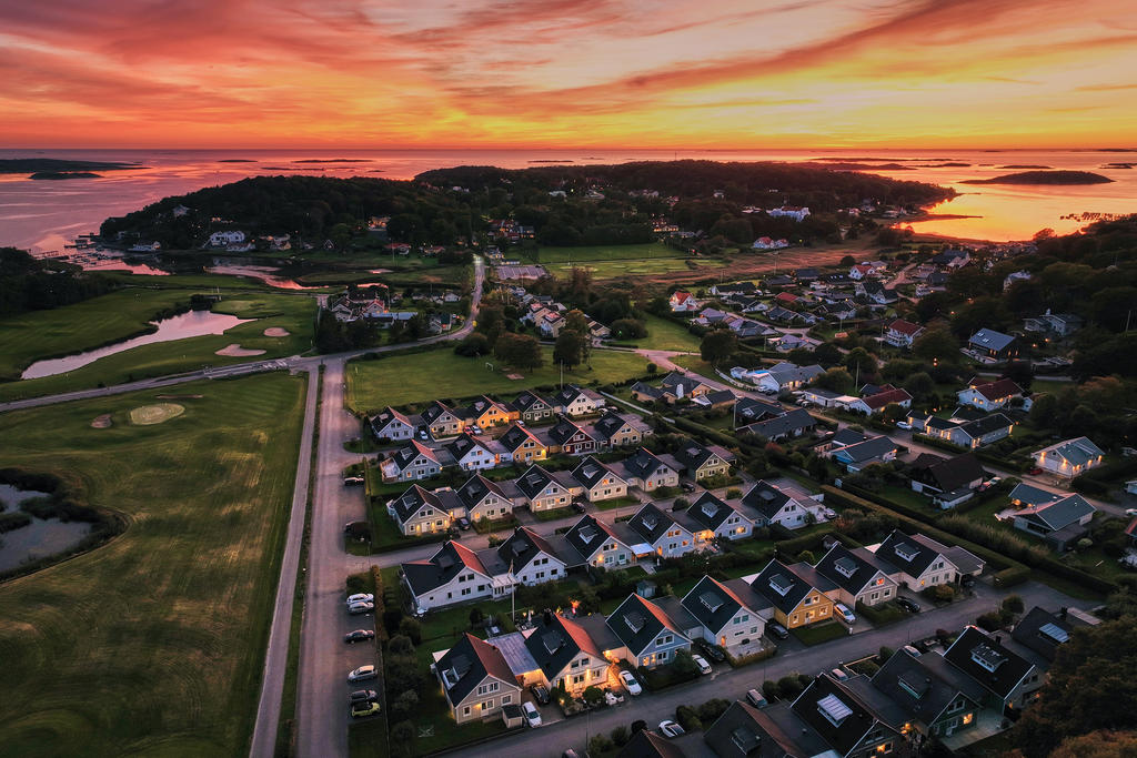 Magiska solnedgångar runt Särö  -  ett havsnära & naturskönt område  med golf & tennis alldeles i närheten