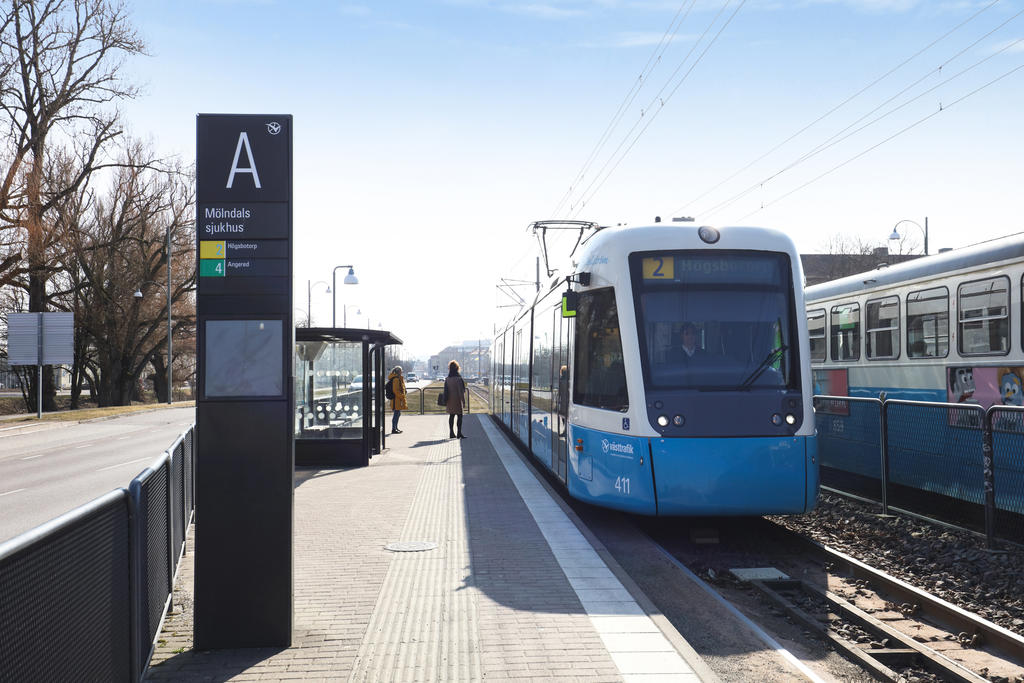 Närmast hållplats är Mölndals sjukhus. Tar 3 min till Mölndals centrum och 11 min till korsvägen i Göteborg.