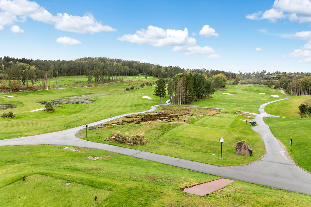 På Hills golfbana kan man ta en trevlig AW eller boka bord för lunch eller middagar.