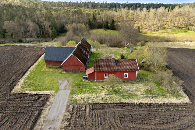 Torp med tillhörande ladugårdsbyggnad