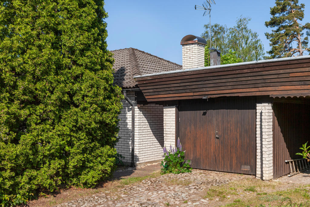 Garage/Carport