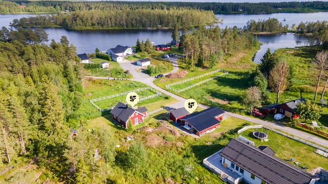 Sett från ovan - sjön närmast med havet i horisonten!