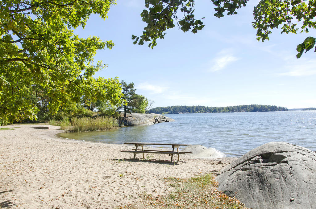 Skärgårdsstad. Stranden samt klippbad