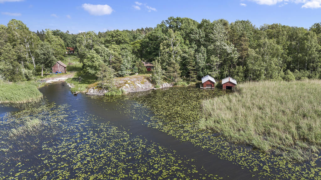 Skyddande läge i mindre vik