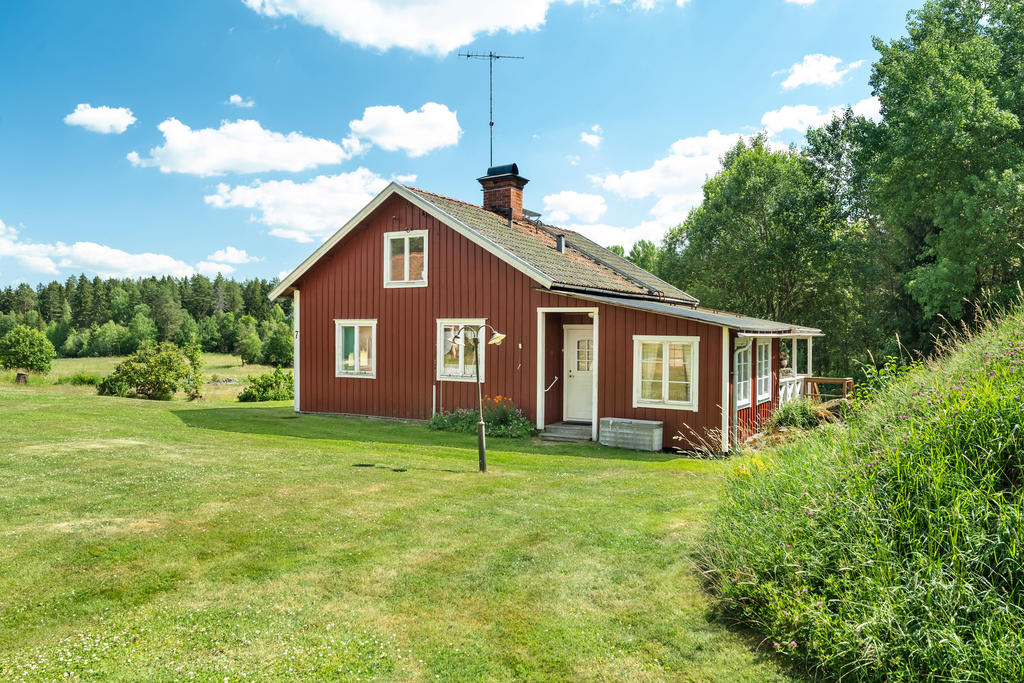 Välkommen till Simtuna Skinnarbo 7 och denna charmiga fastighet med ursprung i början av 1900-talet!