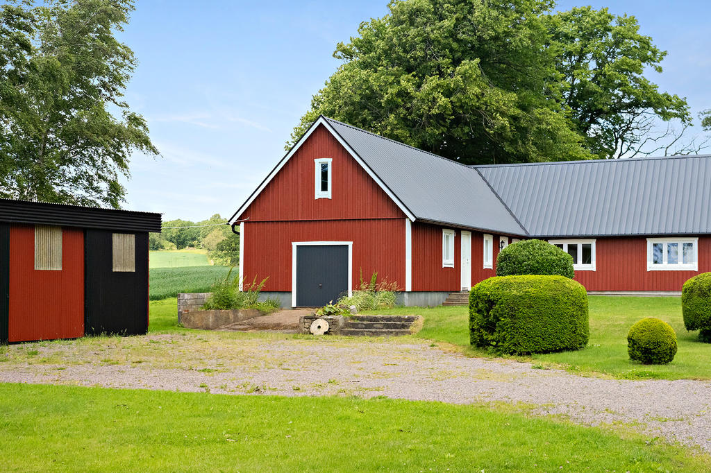 Bostaden och garage