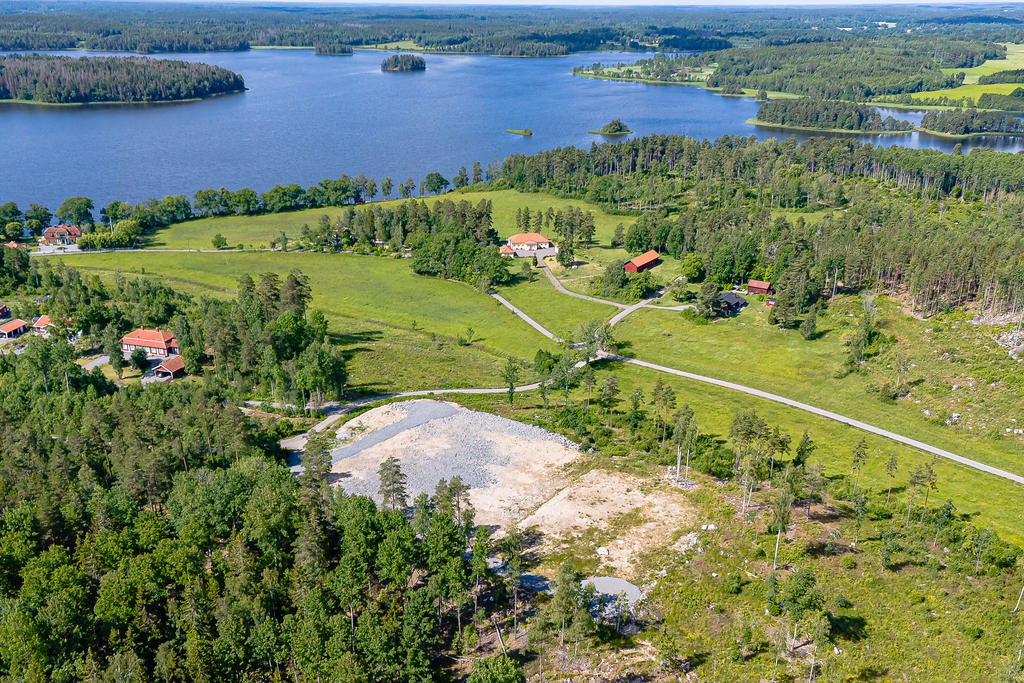 Ljuvlig närmiljö med gårdar och öppna landskap