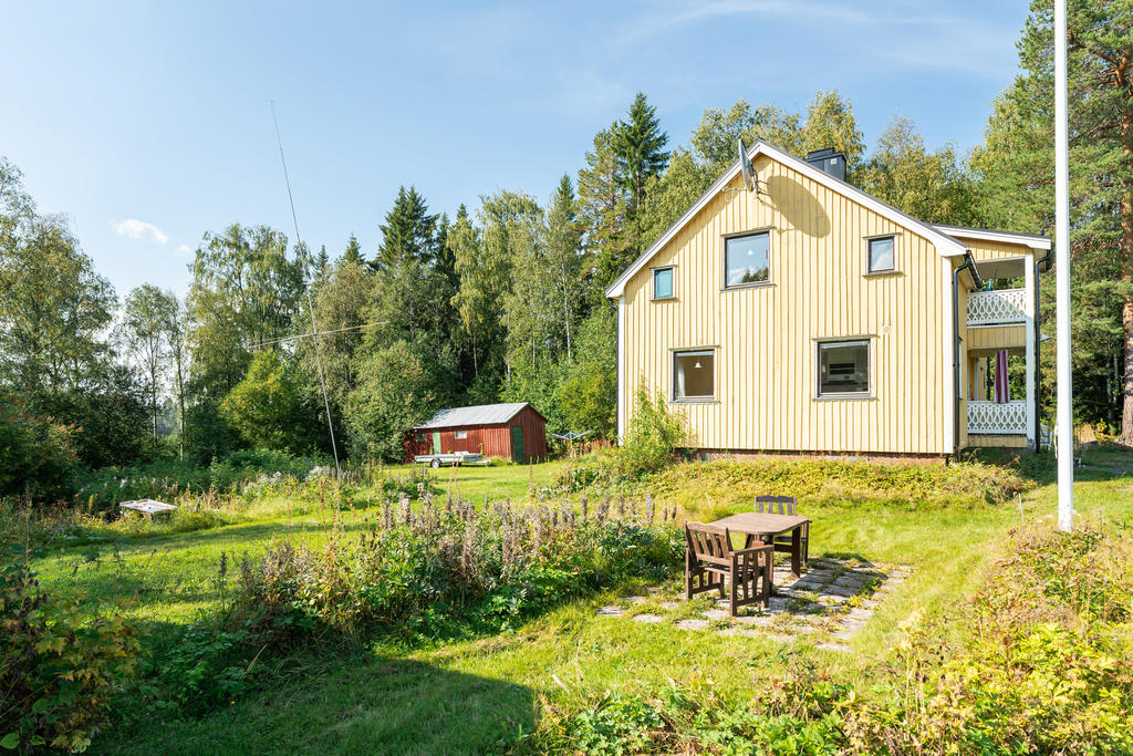 Njut av en fika efter pyssel med trädgården och odlingar!