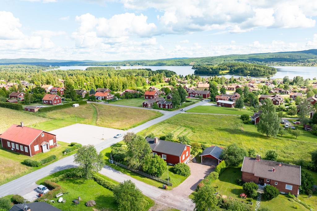 Missa inte chansen att förvärva denna fantastiska villa som kombinerar både charm och komfort.