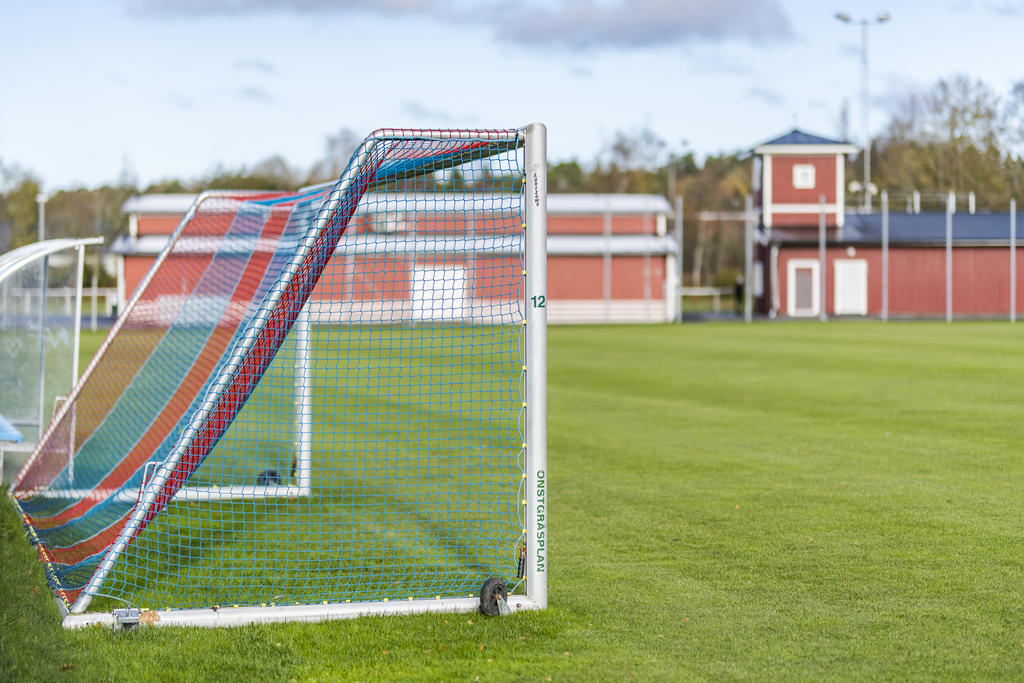 Fina fotbollsplaner finns i området