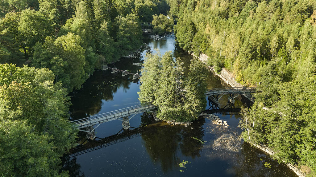 Ett stenkast från härlig natur