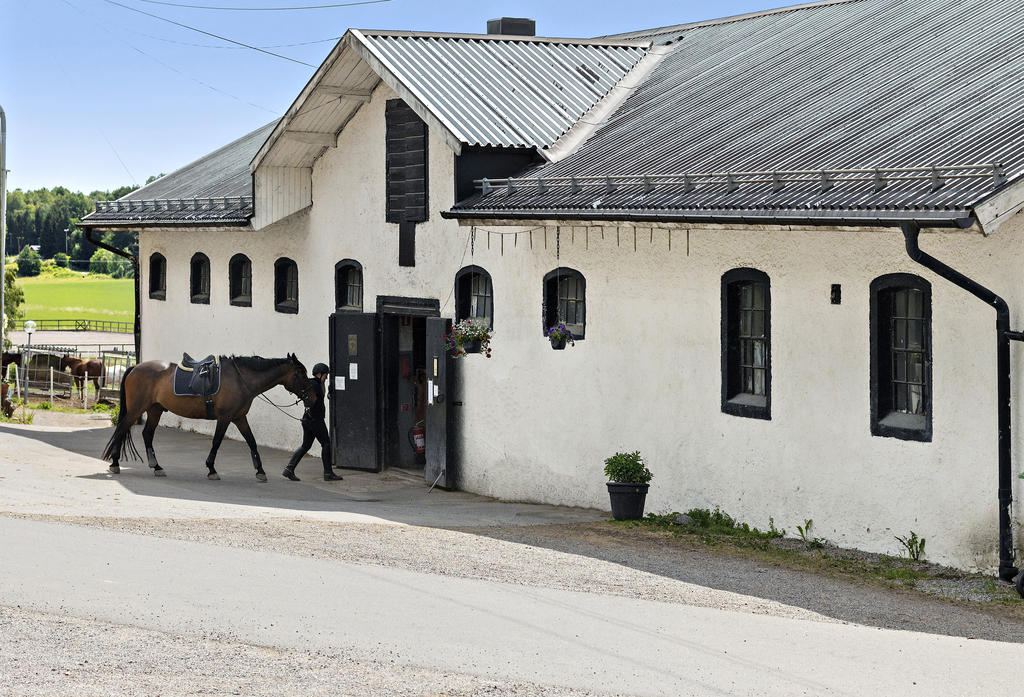 Ekerö ridskola