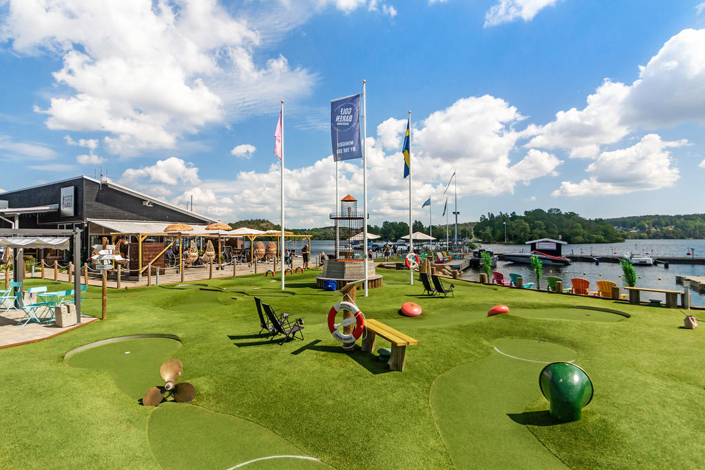 Minigolfbana & restaurag i Jungfrusund