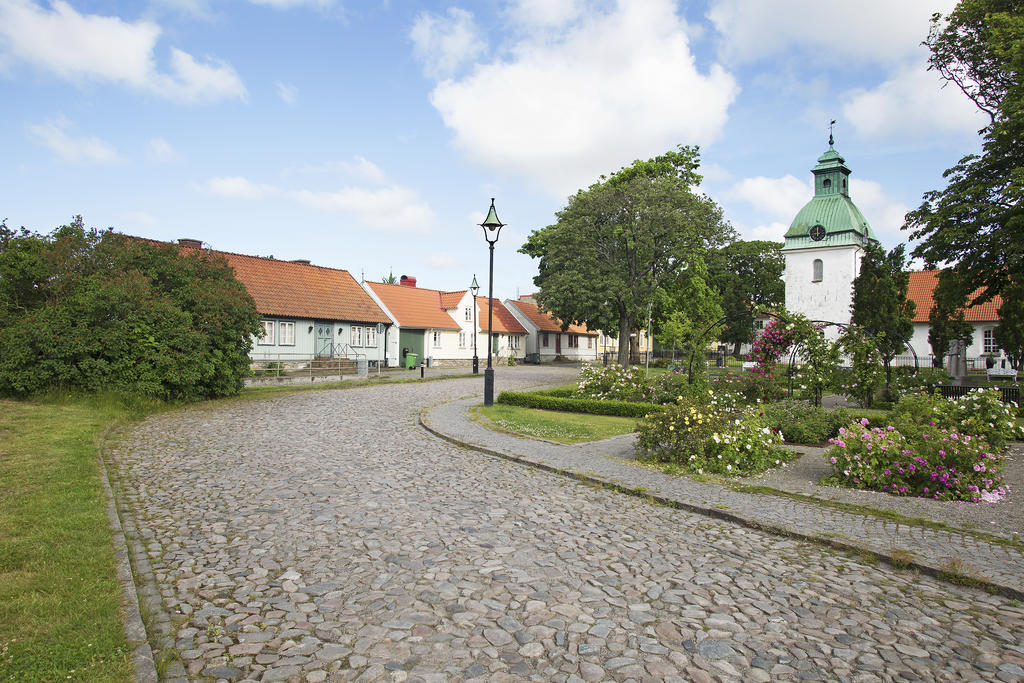 S:t Laurentii kyrka är Falkenbergs äldsta byggnad. Den rymmer en spännande historia in i vår egen tid. Kyrkan byggdes omkring år 1300.