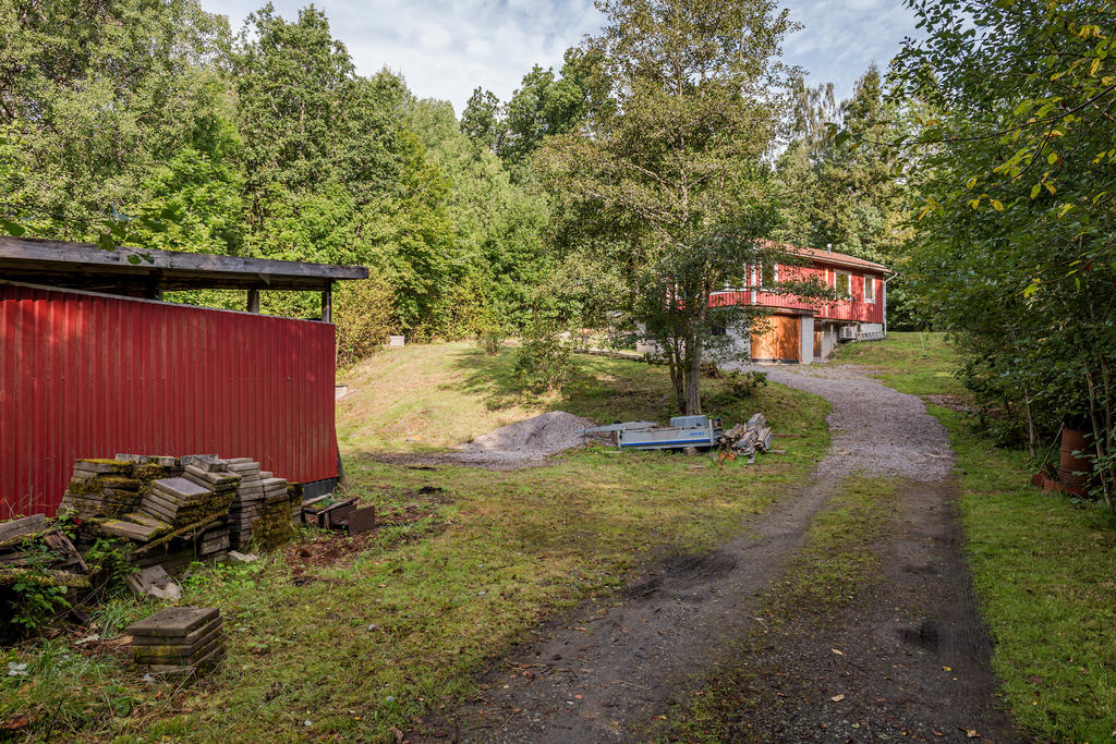 Uppfart med dubbel-carport