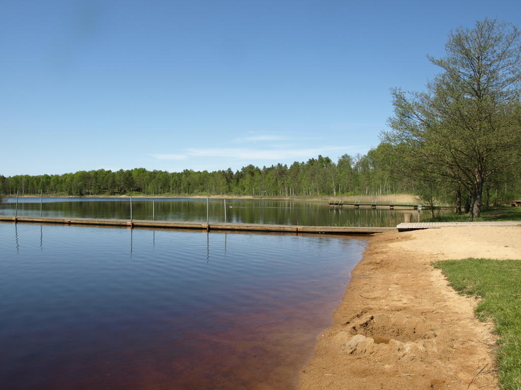 Strand och brygga