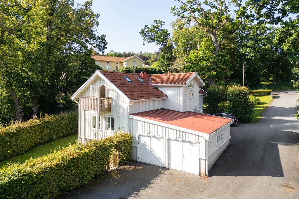 Mysig vindsvåning med tillhörande garage