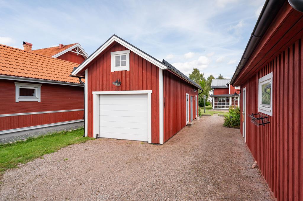 Uthuslänga med garage