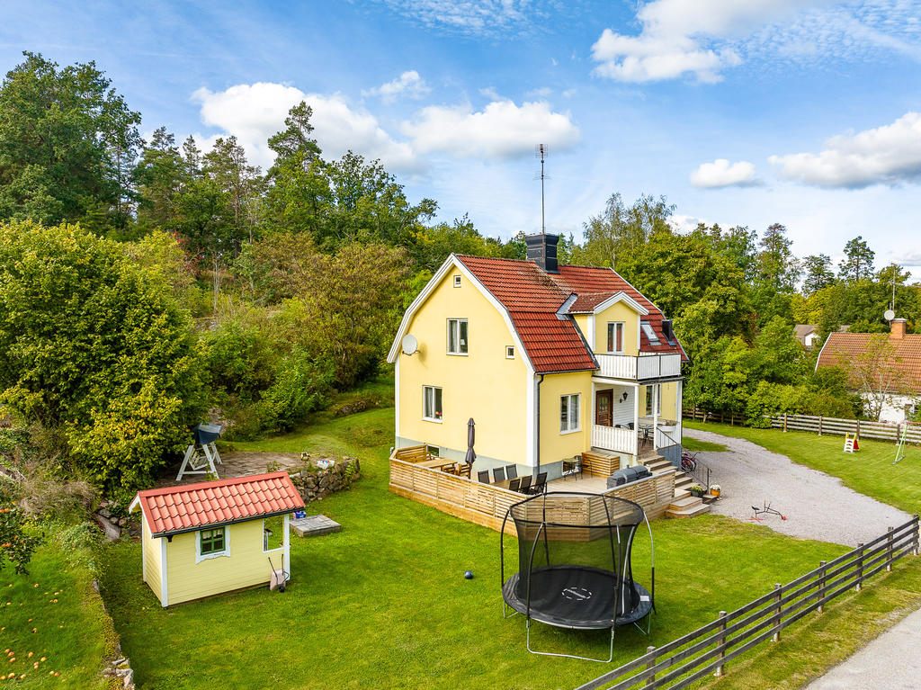 Välskött 30-tals villa i lugnt & trivsamt område med garage!  