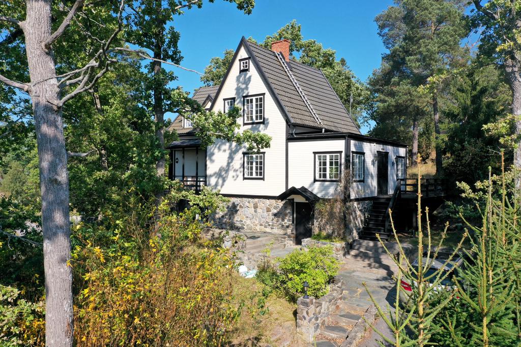 Huset sett från uppfarten