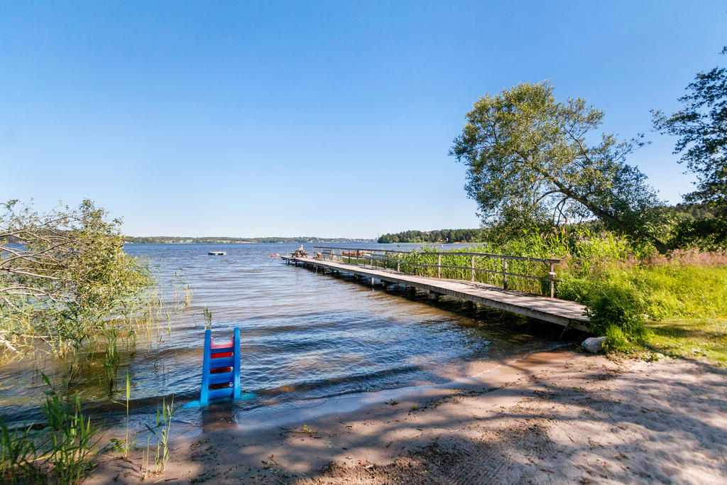 Föreningens strand med bekvämt gångavstånd från huset