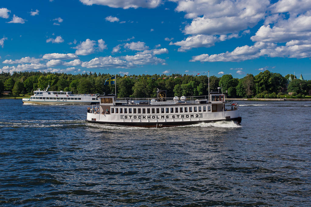 Båttrafik utanför Kvarnholmen 