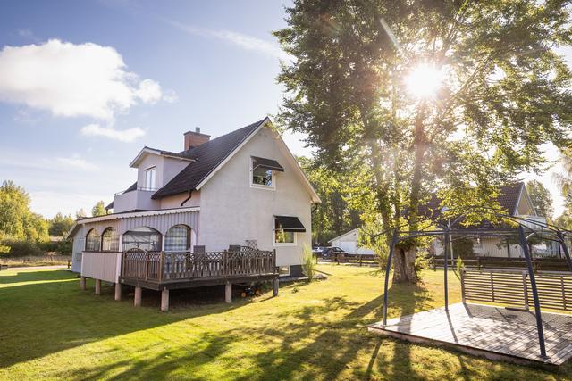 Vackert hus med stor terrass samt inglasad uteplats