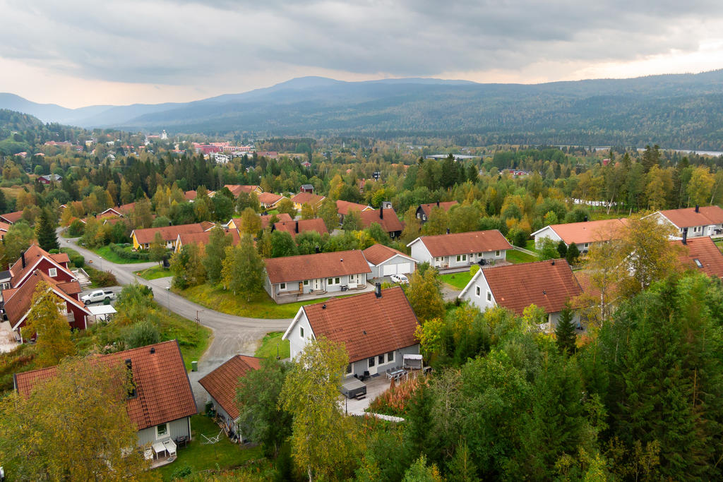 Områdets högsta läge och fin utsikt kännetecknar just denna fastighet.