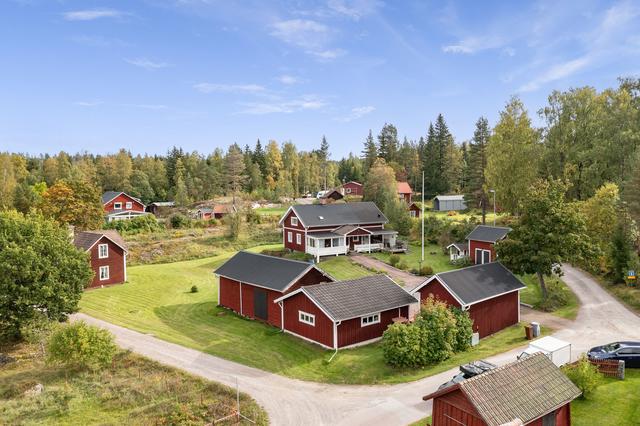 Fin liten gård i gamla Bäsna!