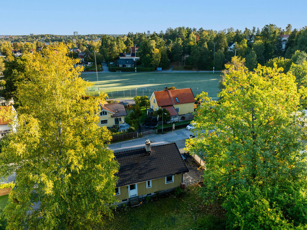 Drönarbild från väster, Gläntan i bakgrunden