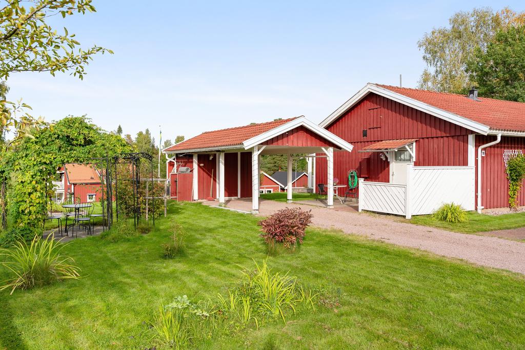 Carport med förråd