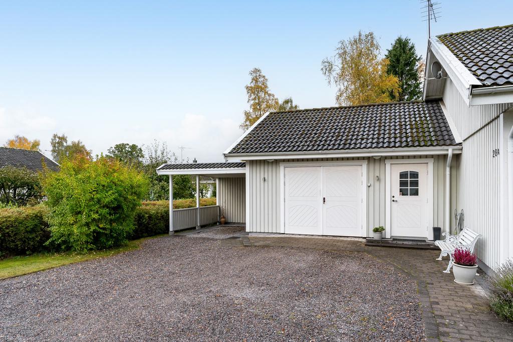 Både carport och garage