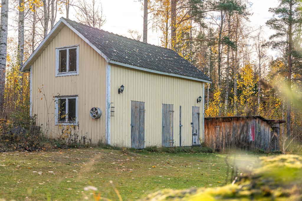 Uthus på tomten