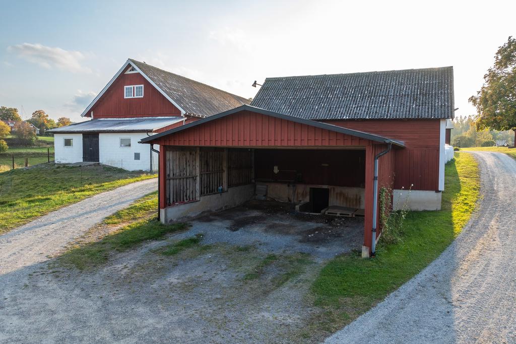 carport med matkällare/förråd